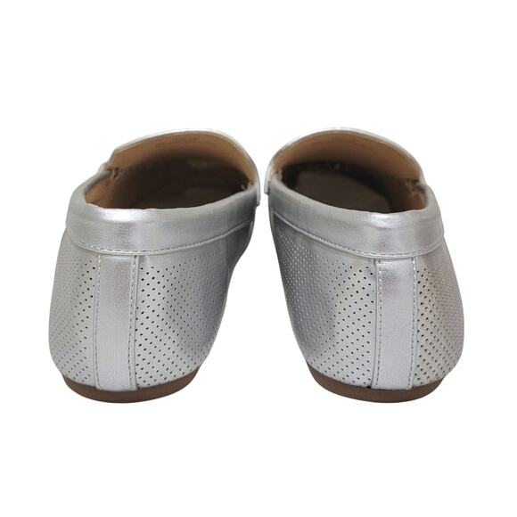 Journee Collection Women Halsey Slip On Perforated Loafers US 10W Silver - Picture 4 of 6
